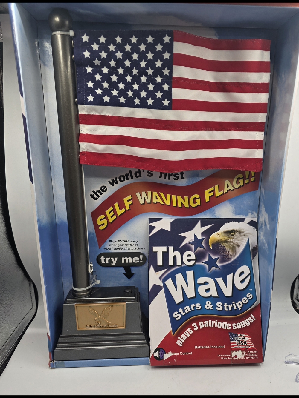 The Wave Stars & Stripes Self-Waving Flag - Red, White & Blue